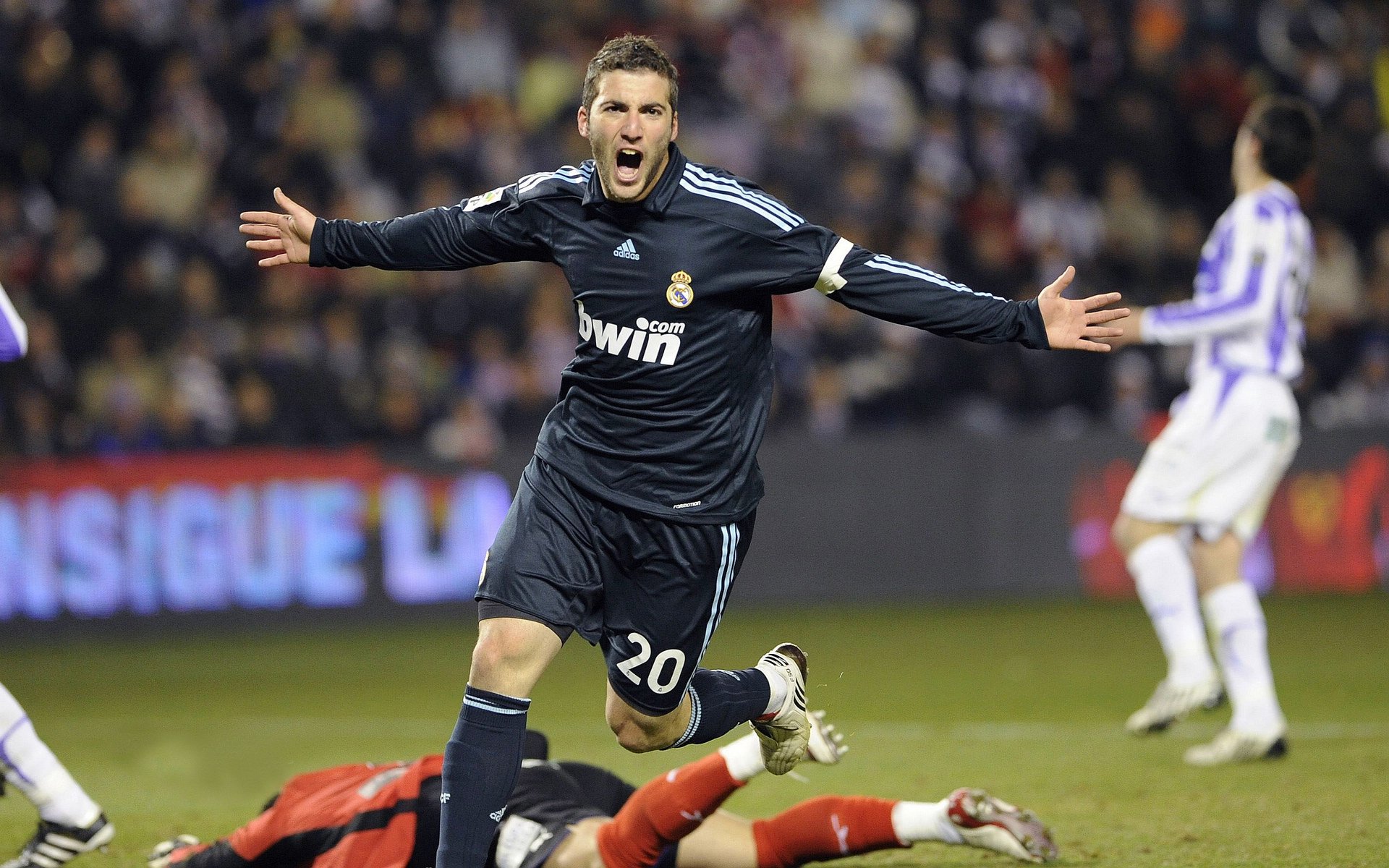 英超终极之战：争冠悬念持续升温！，英超总结