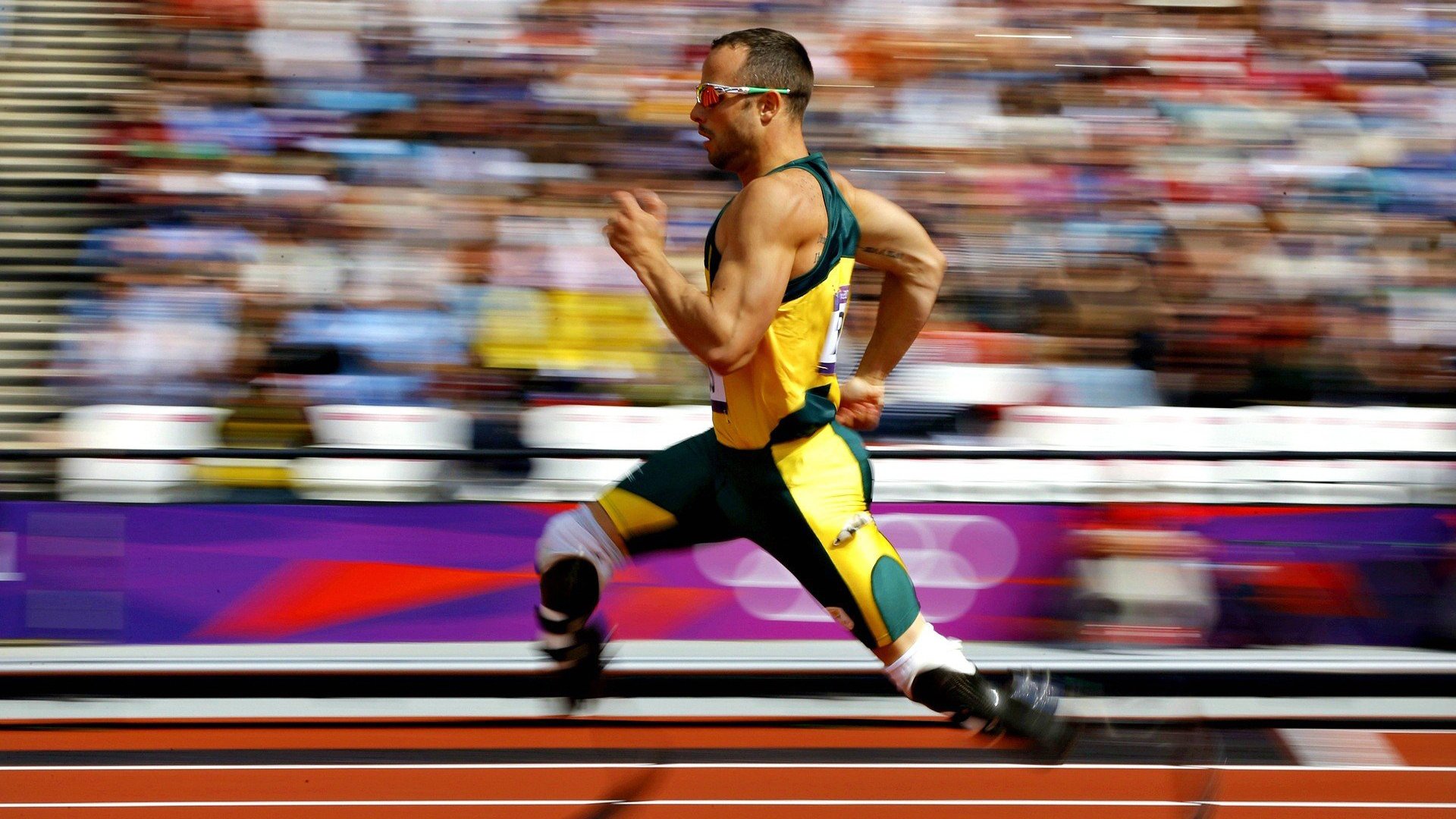 西甲明星奔跑:突破防线,精彩瞬间!,西甲足球明星